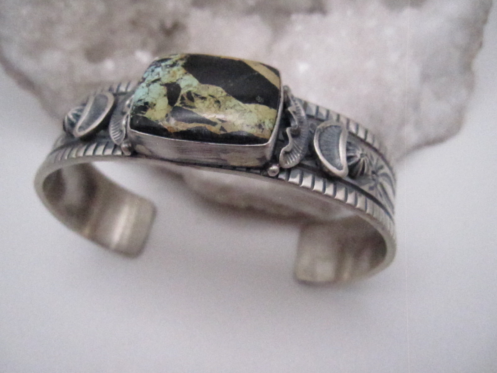 Heavy Buffalo Native American Sterling Silver Bracelet Cuff Heavy Buffalo Native American Sterling Silver Bracelet Cuff
